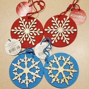 Hallmark accessorize ornaments wood snowflake on felt nwt